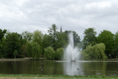 Französischer Garten - Wasserspiel bei Tag